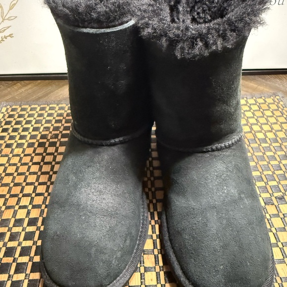 UGG Black Bailey Boots Little Girls SZ 2- Box13 - Picture 1 of 6
